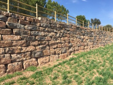 Mur de pedra natural. El Bages