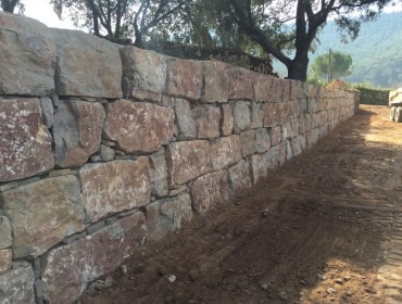 Mur de pedra natural. El Bages 